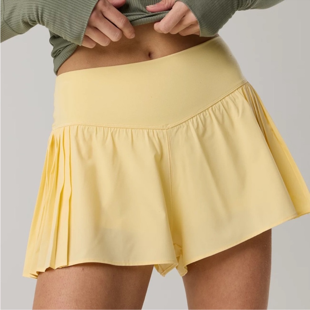 OFFLINE By Aerie Real Me Pleated Flowy
Short Butter Yellow
